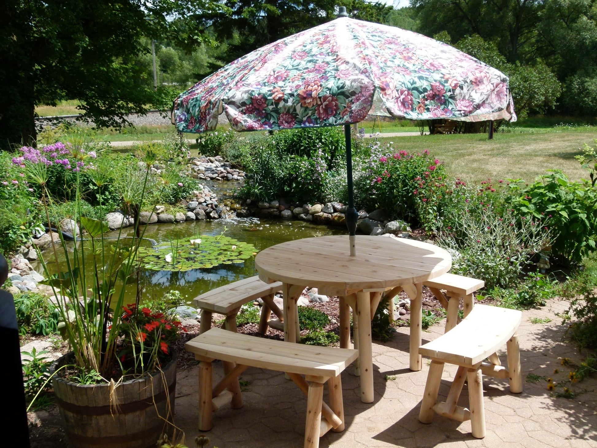 Rustic 4' Round Cedar Outdoor Dining Table with 4 Curved Benches – Handcrafted Log Furniture - Cedar Creek Rustic Furniture